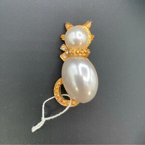 Faux Pearl and Gold Tone Vintage Cat Brooch Jelly Belly Style